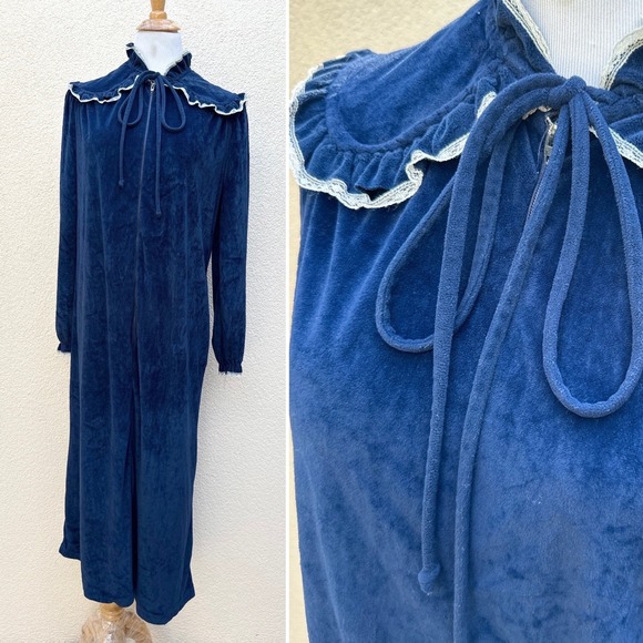 Michele of Miami Victorian Style Royal Blue Velvet Robe/Nightgown